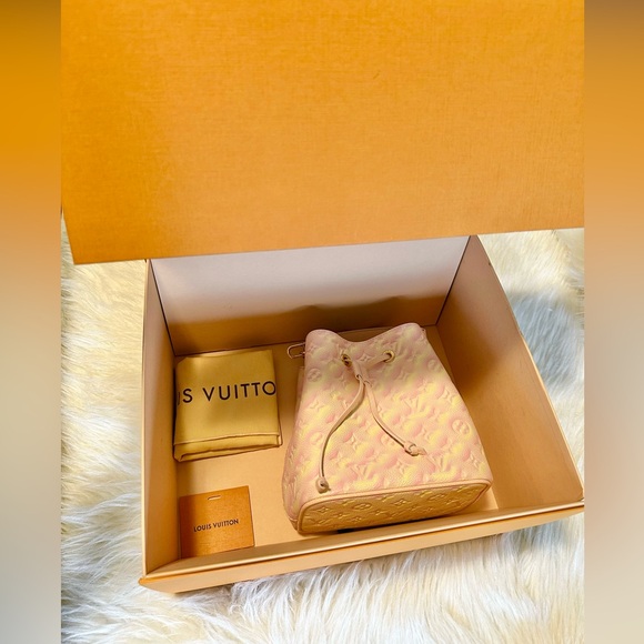 Louis Vuitton Limited edition Neonoe Stardust impriente pink shoulder bag - Picture 14 of 17